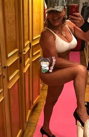 Roberta Miranda posta selfie seminua e seguidores elogiam (Crédito: Reprodução)