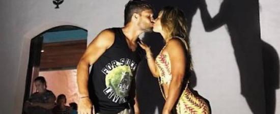 Jogador do Flamengo, Diego encerra as férias na Bahia com a esposa