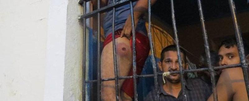 Presídios palcos de chacinas têm presos bebendo água de privada