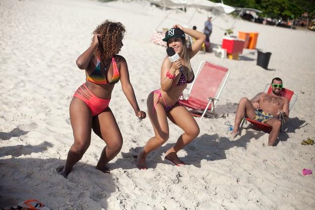 Mulher Melão na praia (Crédito: Ego)