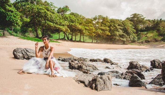 Após divórcio, mulher 'comemora' com fotos sensuais