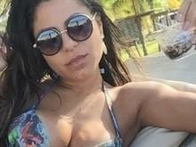 Thammy Miranda faz caras e bocas sem camisa ao lado da namorada