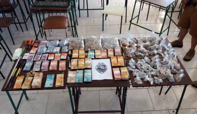 Menina de 12 anos encontrou uma mala com R$ 30 mil (Crédito: PM/PR)