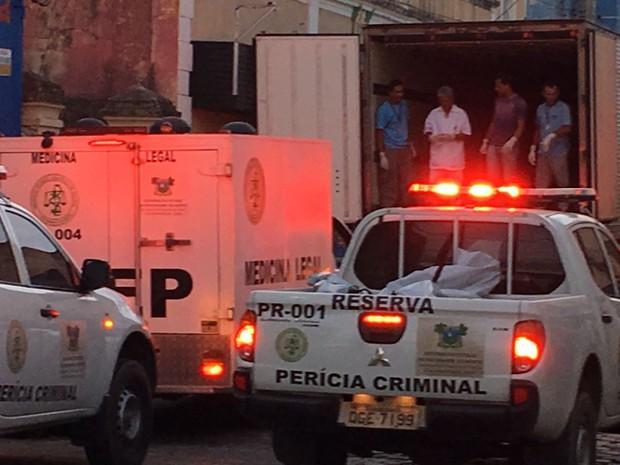 Corpos foram levados para o Instituto de Técnico-Científico de Polícia