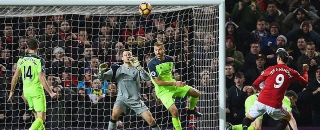 Em grande jogo, Ibra iguala tudo no fim contra o Liverpool