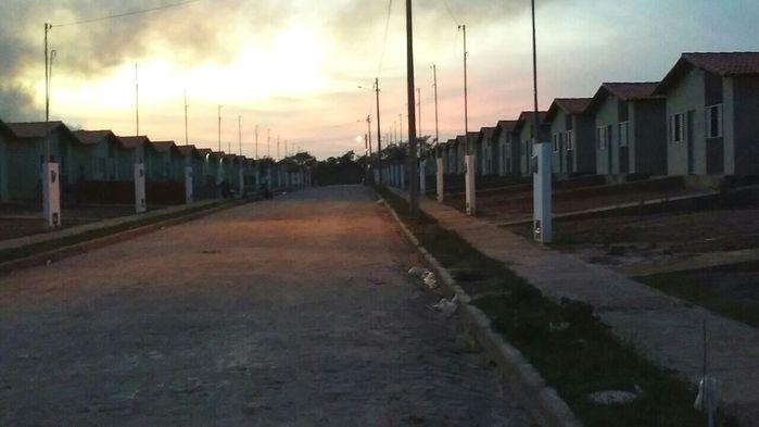 Casas estão sendo apedrejadas e arrombada por vândalos