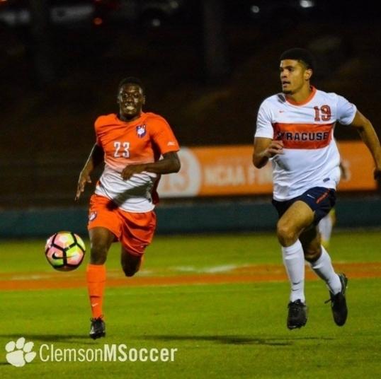Michael Swift é jogador de futebol da Clemson University