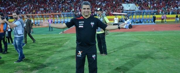 Técnico do Atlético-GO reaparece em seu prédio após sumiço