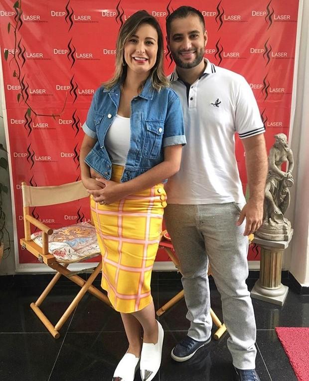 Andressa Urach remove cinco tatuagens