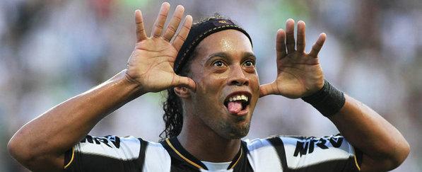 Coritiba deve oferecer R$ 300 mil por mês a Ronaldinho Gaúcho