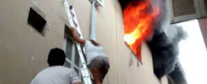 Eletricista salva 4 crianças de apartamento em chamas; vídeo