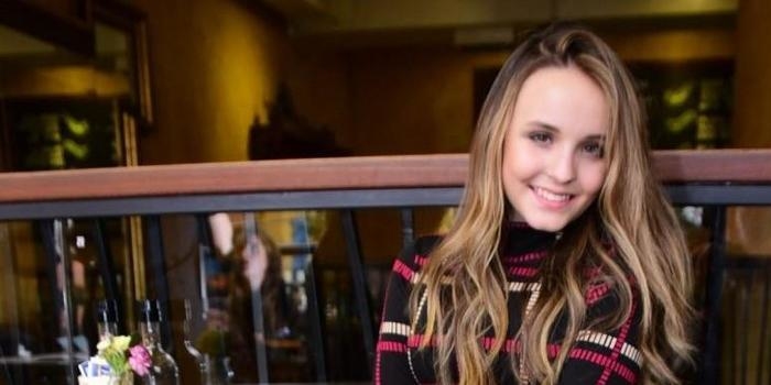 Falso fã-clube de Larissa Manoela pede fotos íntimas para crianças