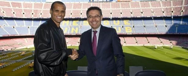 Aos 44 anos, Rivaldo é "contratado" pelo Barcelona