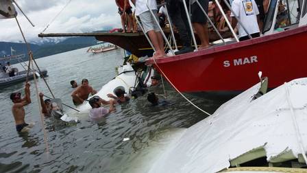 Destroços do avião que caiu em Paraty (RJ)