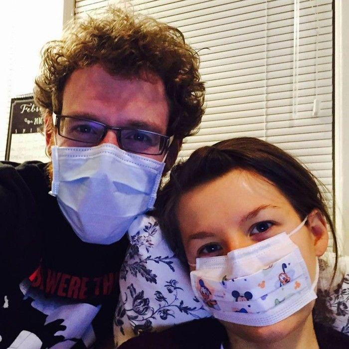 Mulher alérgica ao marido não pode dividir um cômodo com ele