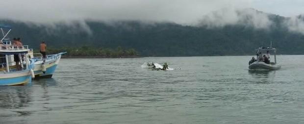 Avião com quatro pessoas cai no mar no Rio de Janeiro