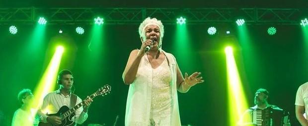 Cantora de ‘chorando se foi’ é achada morta em carro incendiado