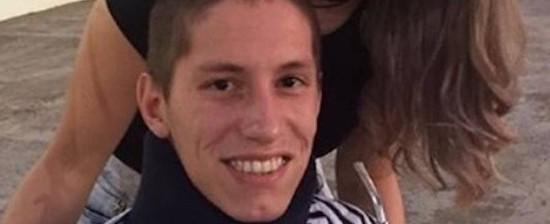 Prestes a ter alta, Follmann dá passeio no hospital com a namorada