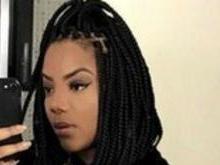 Ludmilla faz selfie de barriga de fora e declara: 'Gostando mais'