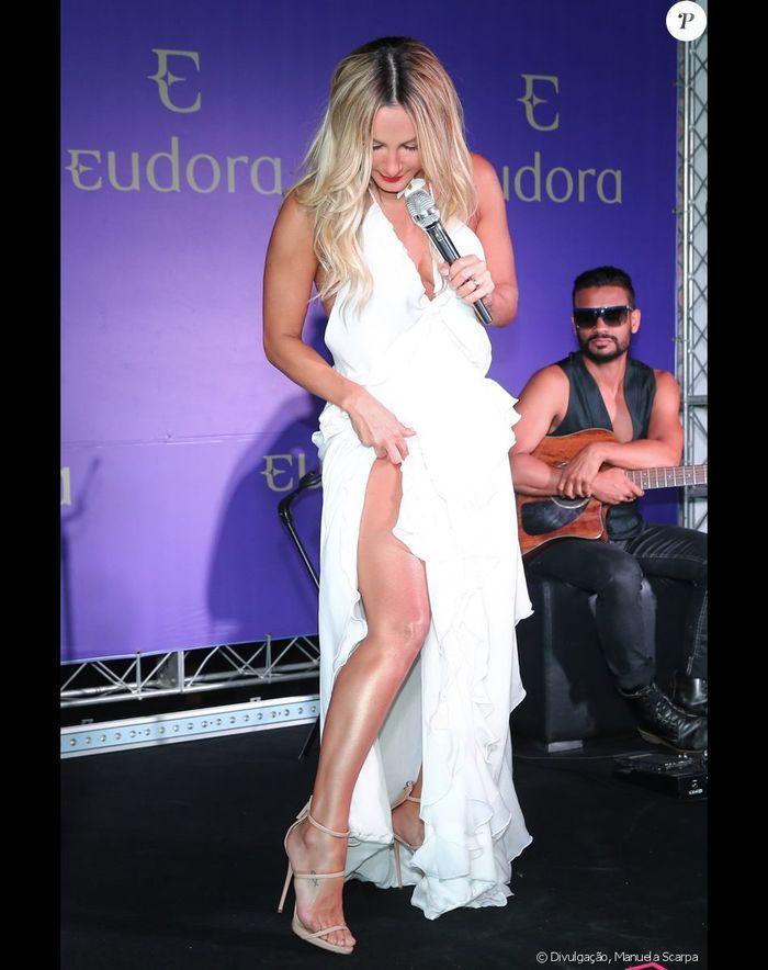 Claudia Leitte lança linha de cosméticos em Salvador