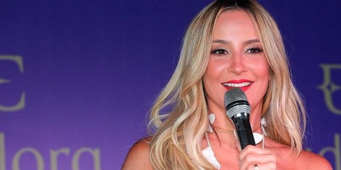 Claudia Leitte lança linha de cosméticos em Salvador