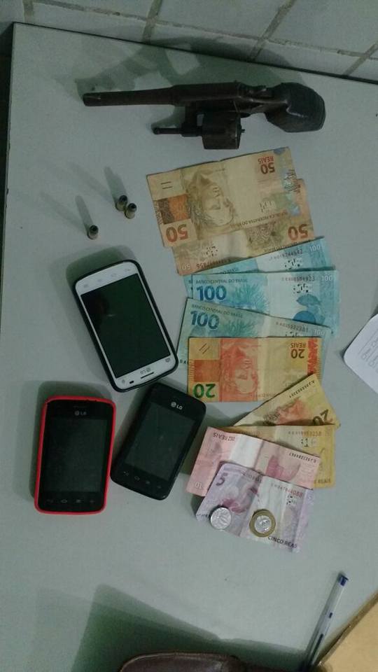 Polícia prende três suspeitos com arma de fogo na zona Norte de THE (Crédito: Plantão Policial)