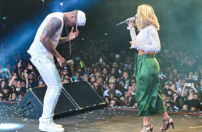 Claudia Leitte vai até o chão em show de Léo Santana (Crédito: André Carvalho/ Ag. Haack)