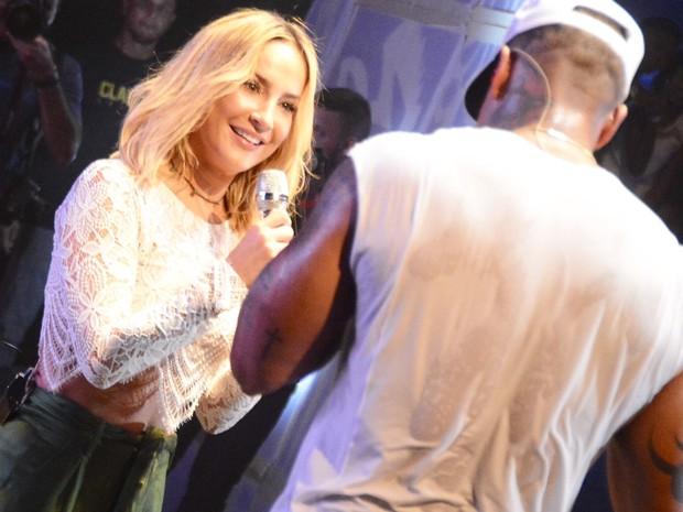 Claudia Leitte vai até o chão em show de Léo Santana (Crédito: André Carvalho/ Ag. Haack)