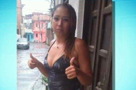 Jovem é morta no meio da rua por rivais do namorado em Salvador