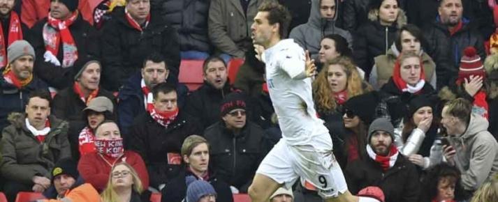 Firmino faz dois, mas Liverpool perde em casa para o Swansea