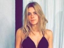 Carolina Dieckmann exibe boa forma e recebe elogios e críticas