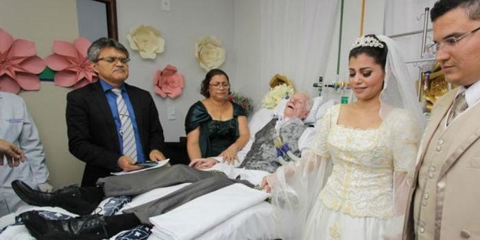 Filha casa em hospital para pai poder participar de cerimônia