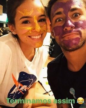 Neymar e Marquezine se divertem e acabam com os rostos pintados (Crédito: Reprodução)