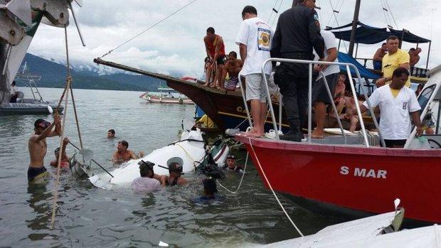 Destroços do avião que caiu em Paraty