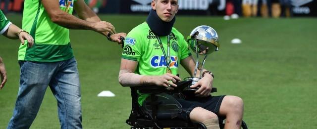 Alta médica do goleiro Follmann está prevista para terça-feira (24)