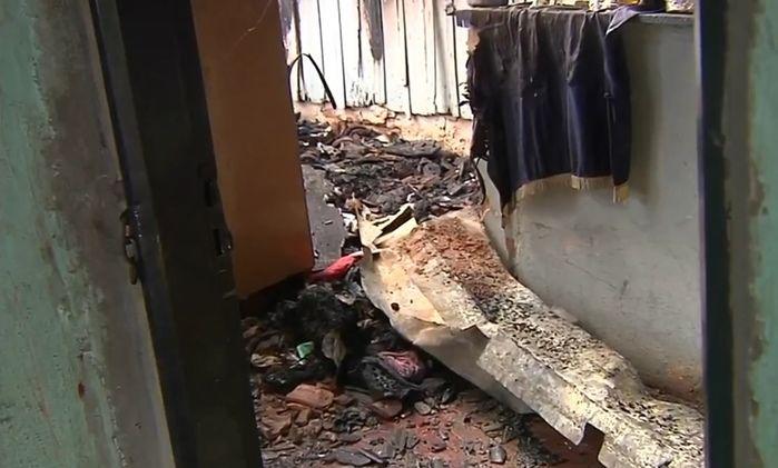 Homem incendeia própria casa e mata esposa e a filha de 1 ano