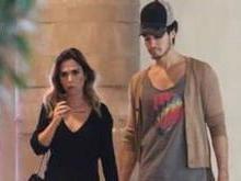 Tatá Werneck é flagrada com Iorc em cinema e finge estar grávida