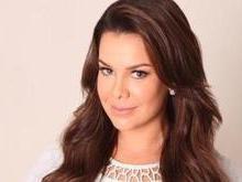Fernanda Souza abandona fios morenos e fica ruiva; veja mudança