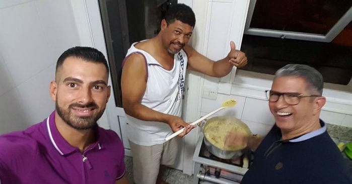 Foto de pastor Valdemiro poucos dias após ataque gera comentários nas redes sociais