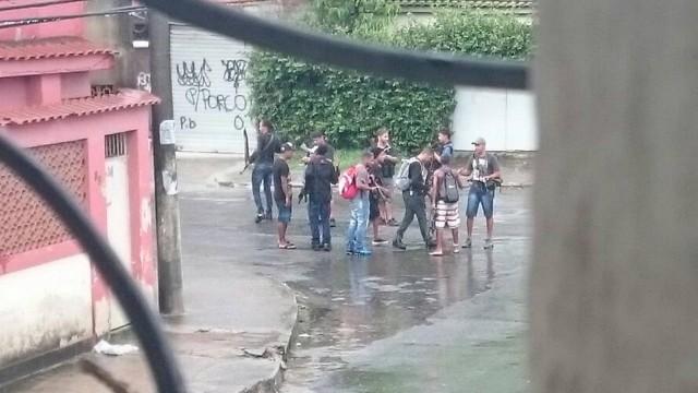 Grupo de onze bandidos é flagrado perto de centro da Marinha (Crédito: Reprodução)