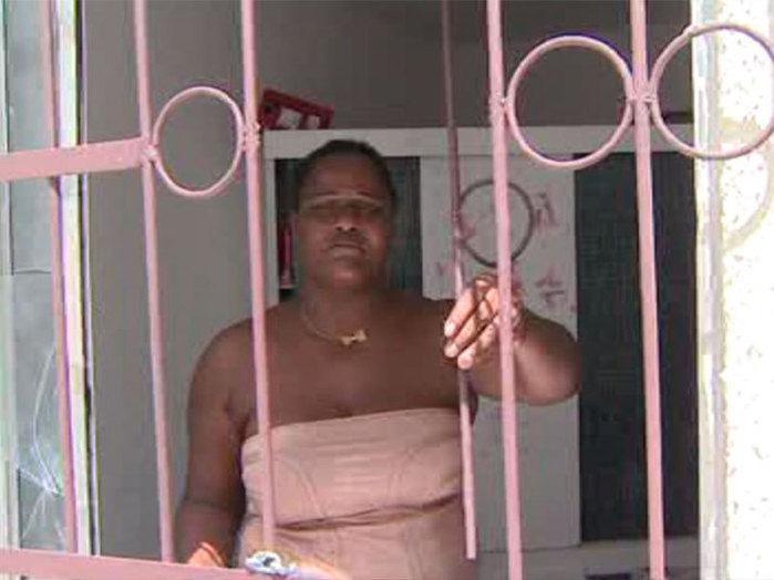 Mãe acorrenta filho de 14 anos viciado em droga na Bahia