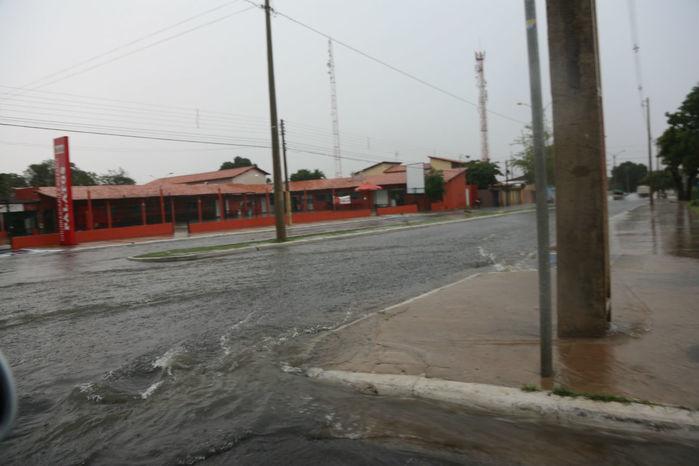 Fortes chuvas causam prejuízos nas ruas de Teresina (Crédito: Efrém Ribeiro)