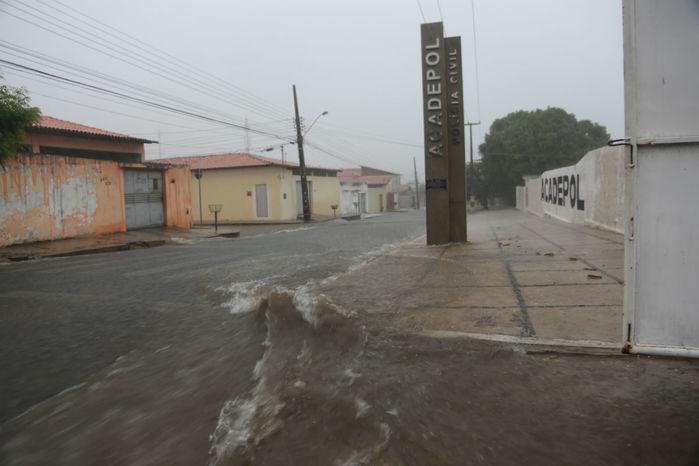 Fortes chuvas causam prejuízos nas ruas de Teresina (Crédito: Efrém Ribeiro)