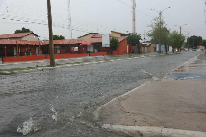 Fortes chuvas causam prejuízos nas ruas de Teresina (Crédito: Efrém Ribeiro)