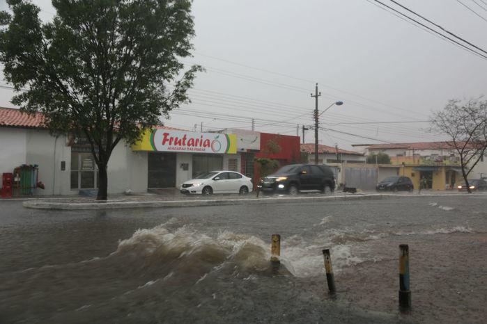 Fortes chuvas causam prejuízos nas ruas de Teresina (Crédito: Efrém Ribeiro)
