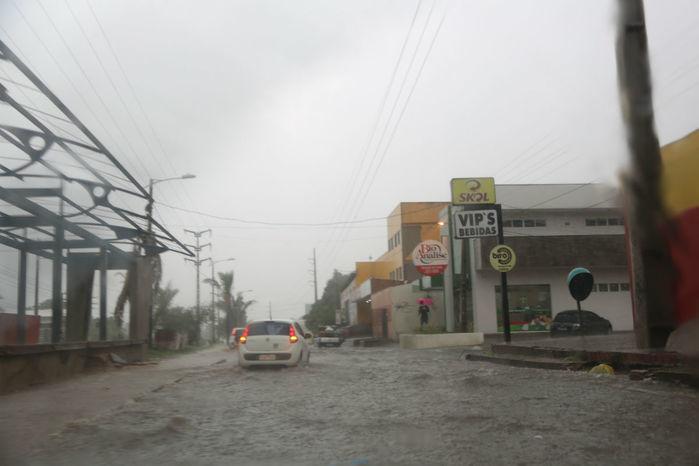 Fortes chuvas causam prejuízos nas ruas de Teresina (Crédito: Efrém Ribeiro)