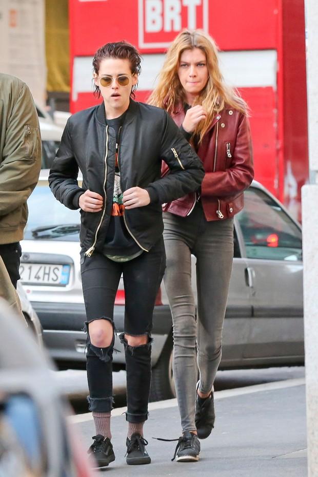Kristen Stewart e Stella Maxwell (Crédito: Reprodução)