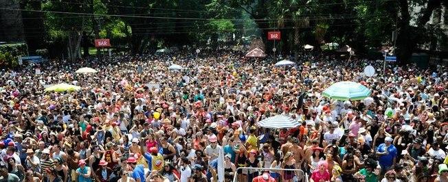 Urinar na rua no carnaval pode render multa de R$ 500 em São Paulo
