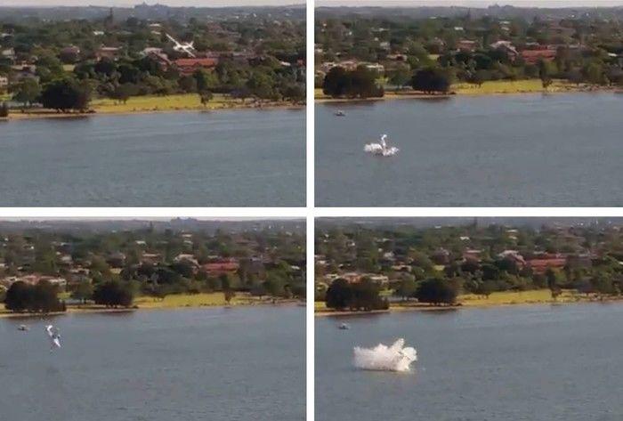 Pequeno avião cai em rio da Austrália diante de milhares de pessoas (Crédito: AFP)