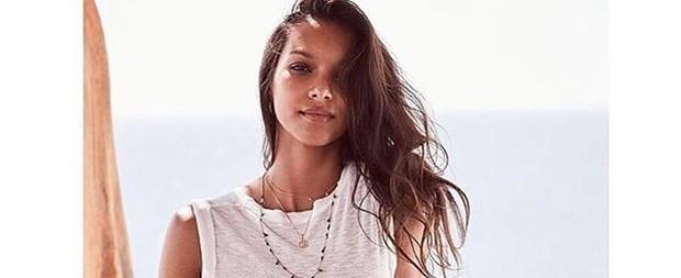 Lais Ribeiro posa de calcinha de renda e timeline da modelo bomba